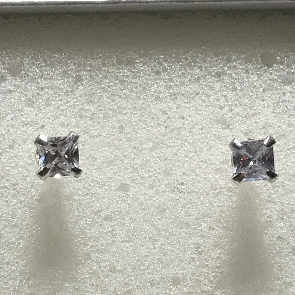 Dainty 925 square silver cubic zirconia studs